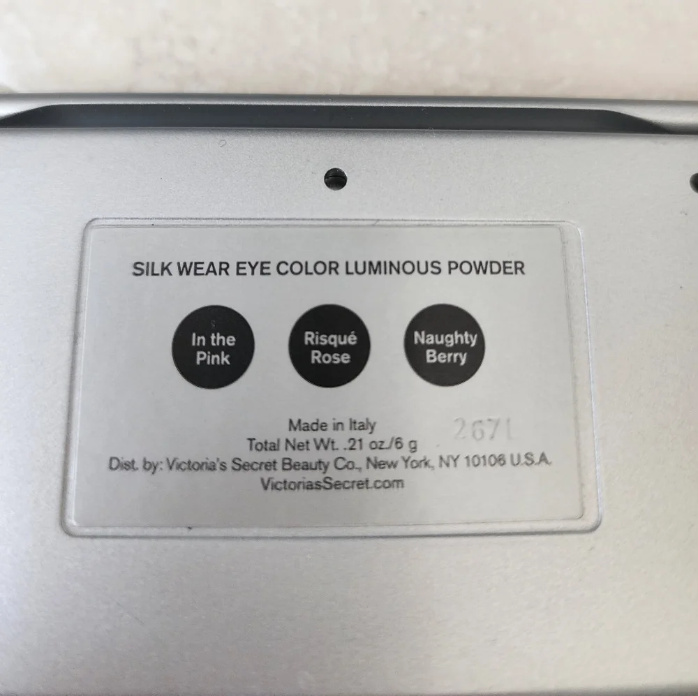 🩷💕 VICTORIA'S SECRET SILK WEAR EYE COLOR LUMINOUS POWDER PALETTE 💕🩷